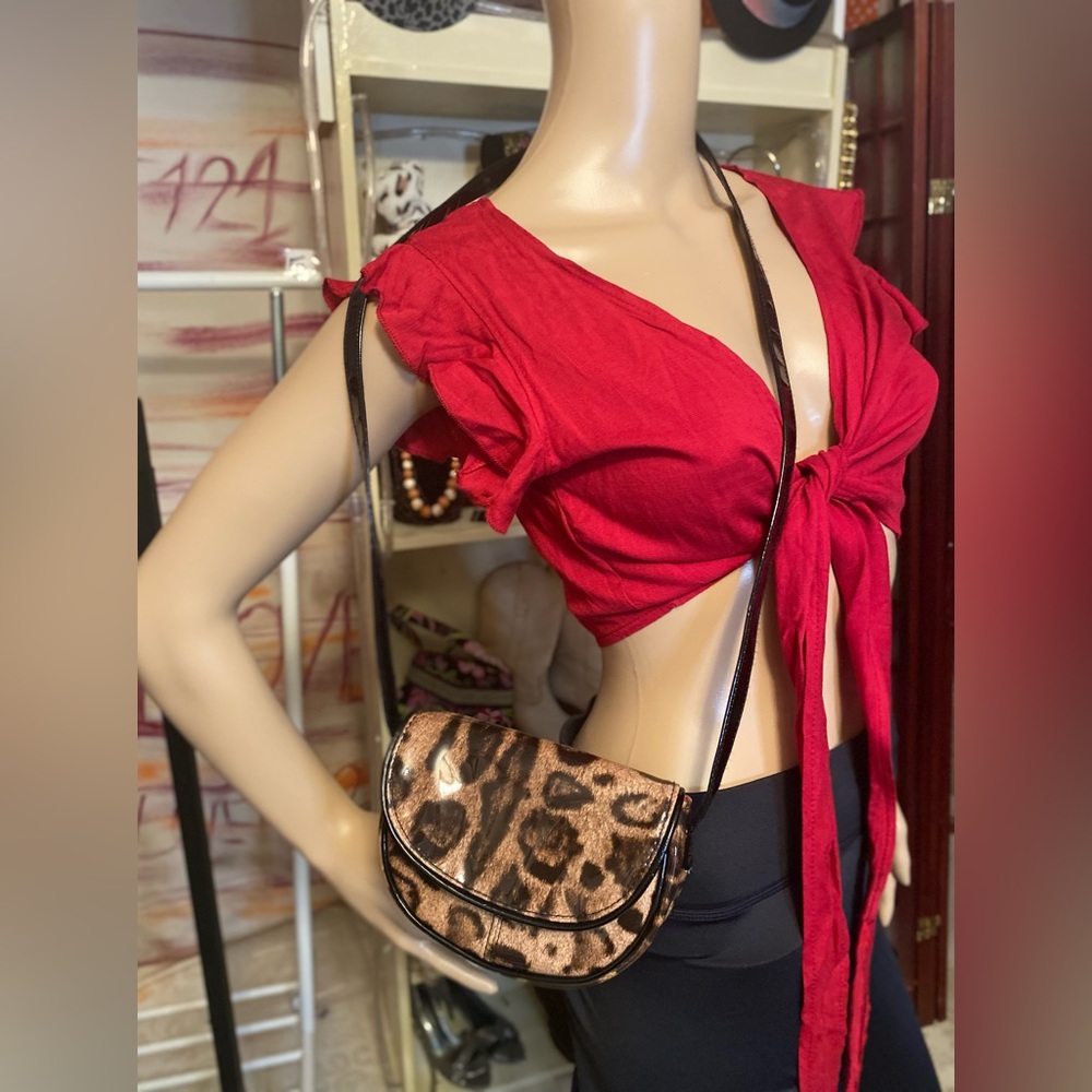 10070 Red top size M
